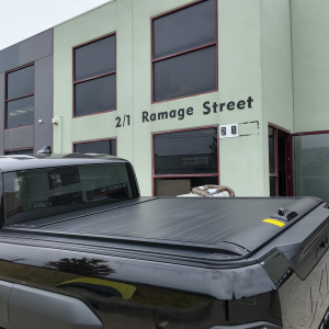 Installation for roller shutters
